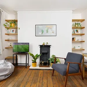 Apartamento 50 Meters To The Metro, Londres